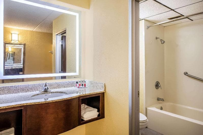 Howard Johnson by Wyndham Saugerties 5
