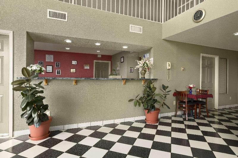 Howard Johnson by Wyndham Holbrook 5