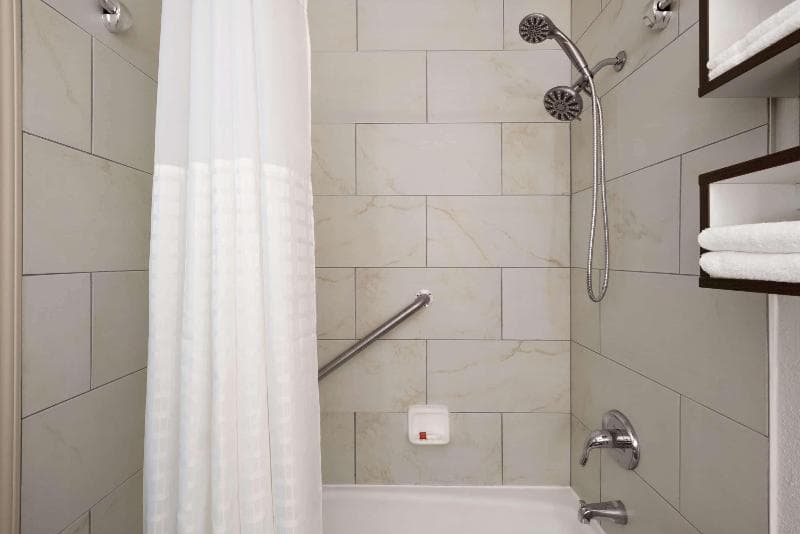 Howard Johnson by Wyndham Appleton 4