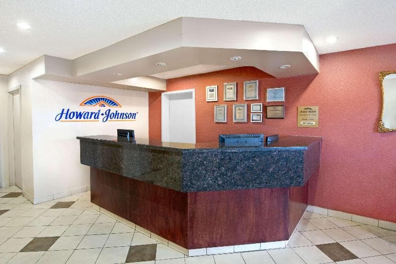 Howard Johnson By Wyndham Red Deer 4