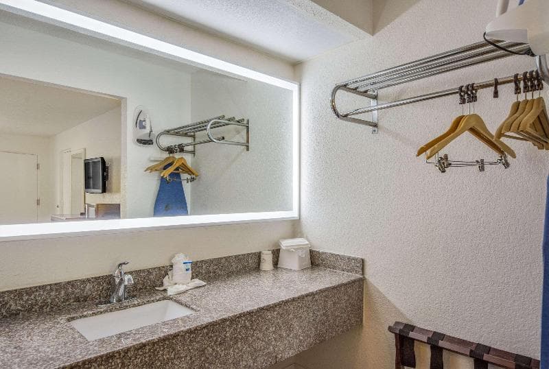 Howard Johnson Port Richey 3