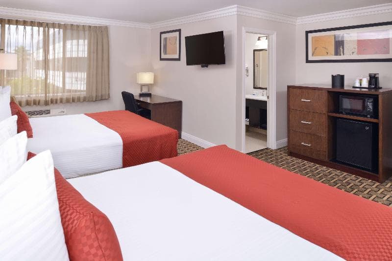 Best Western Plus LA Mid-Town Hotel 4