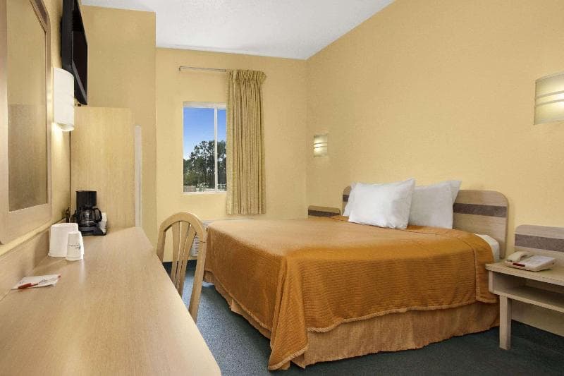 Howard Johnson by Wyndham Tifton photo 1