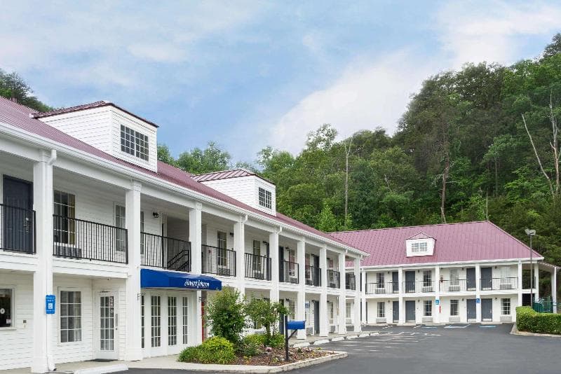Howard Johnson by Wyndham Dalton 5