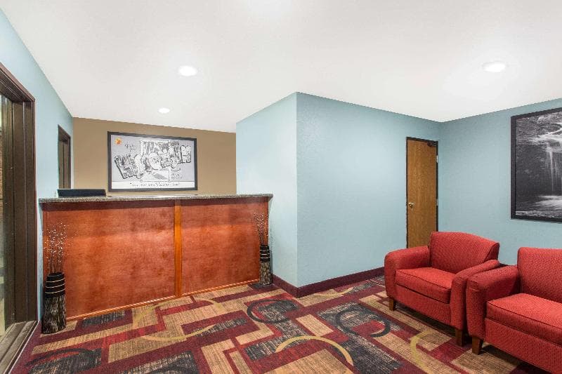 Super 8 By Wyndham Eau Claire I-94 5