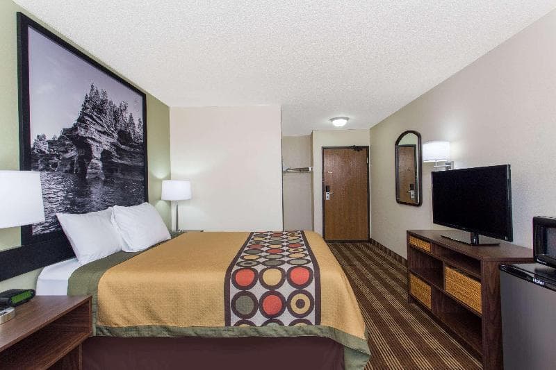 Super 8 By Wyndham Eau Claire I-94 4
