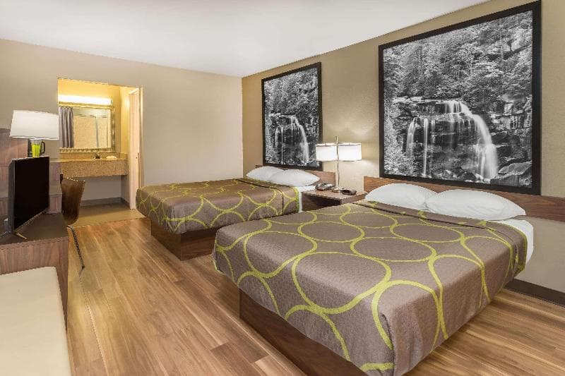 Super 8 By Wyndham Asheville Airport 3