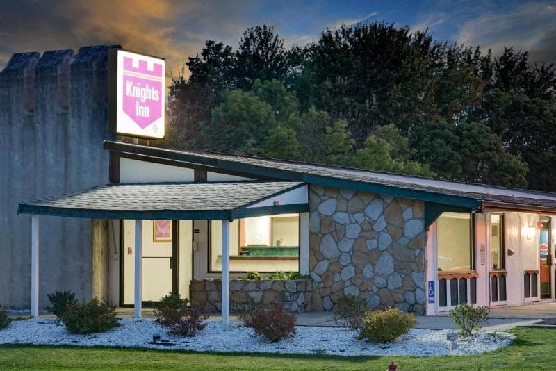 Knights Inn - Macedonia 5
