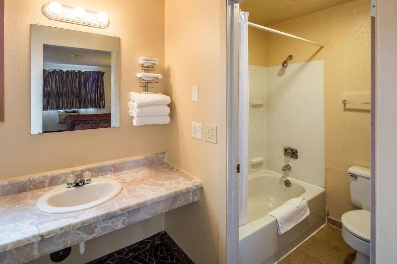Howard Johnson By Wyndham Spokane 4