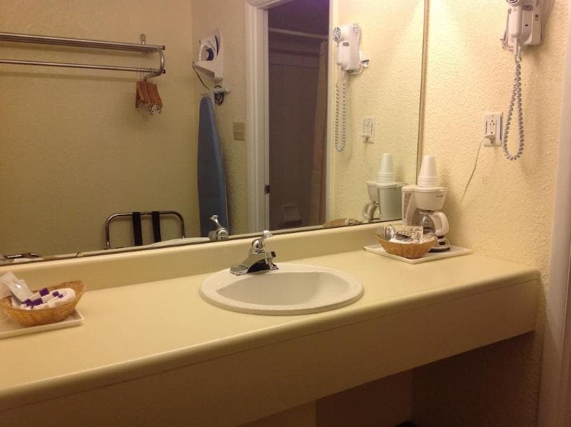 Knights Inn - Kirksville photo 1