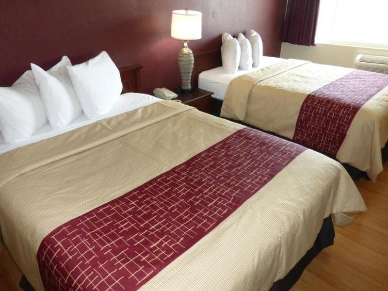 Red Roof Inn Needles 3