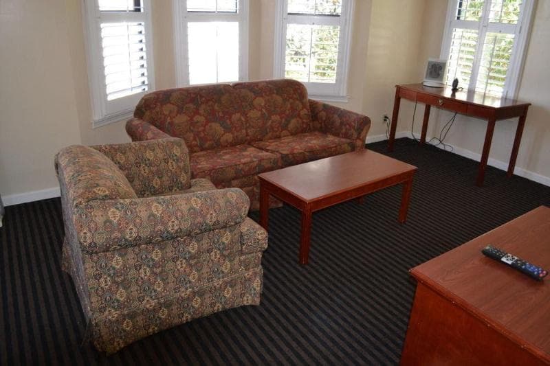 Alpha Inn & Suites 5