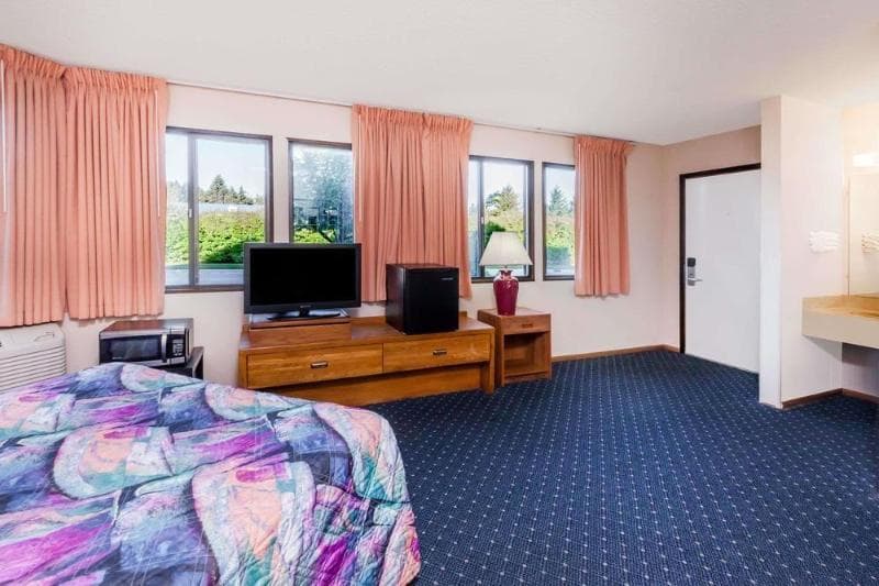 Knights Inn Mackinaw City 4