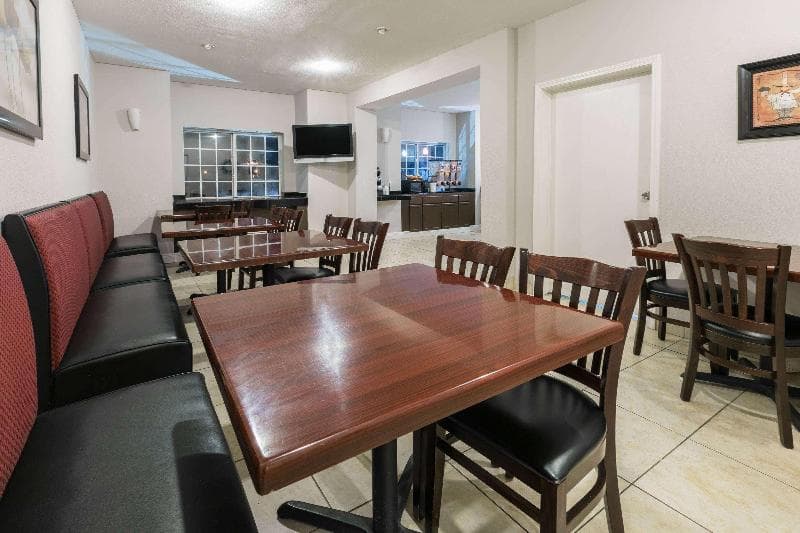 Microtel Inn & Suites By Wyndham Scott Lafayette 4