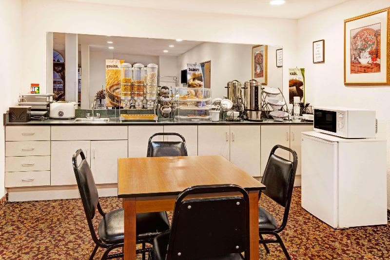 Econo Lodge Inn And Suites Mesquite 2