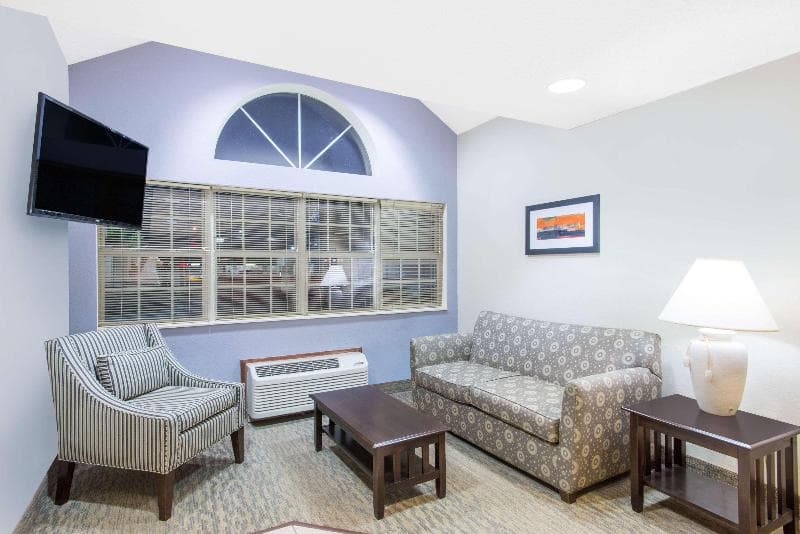 Microtel Inn & Suites by Wyndham Seneca Falls 2