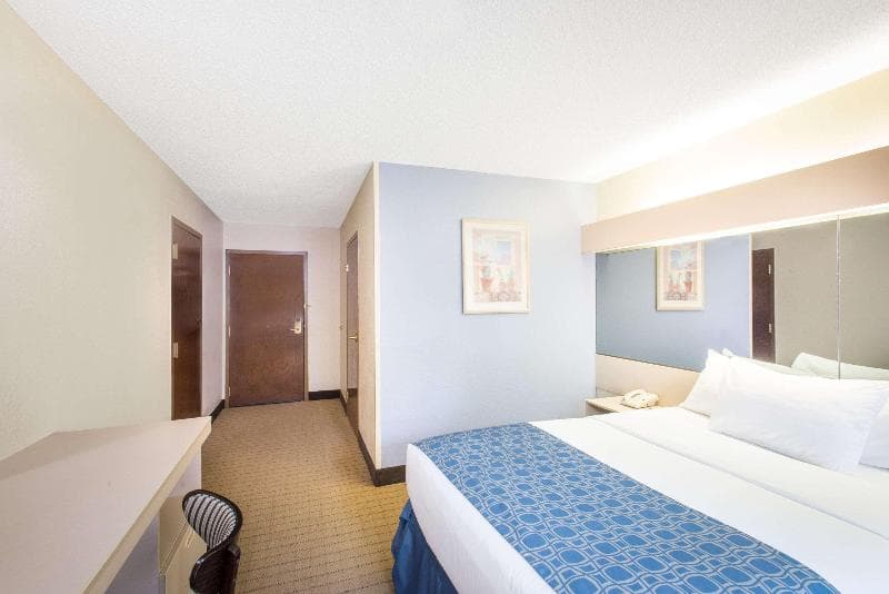 Microtel Inn & Suites by Wyndham Seneca Falls 4