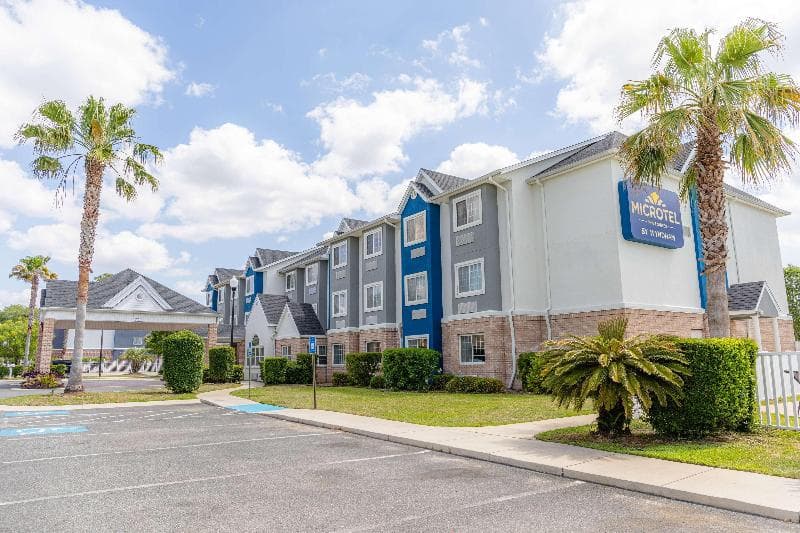 Microtel Inn & Suites by Wyndham Kingsland 2
