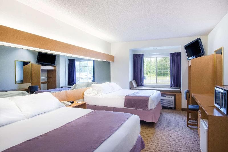 Microtel Inn & Suites by Wyndham Plattsburgh 3