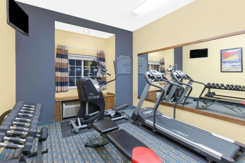 Microtel Inn & Suites by Wyndham Kearney 2