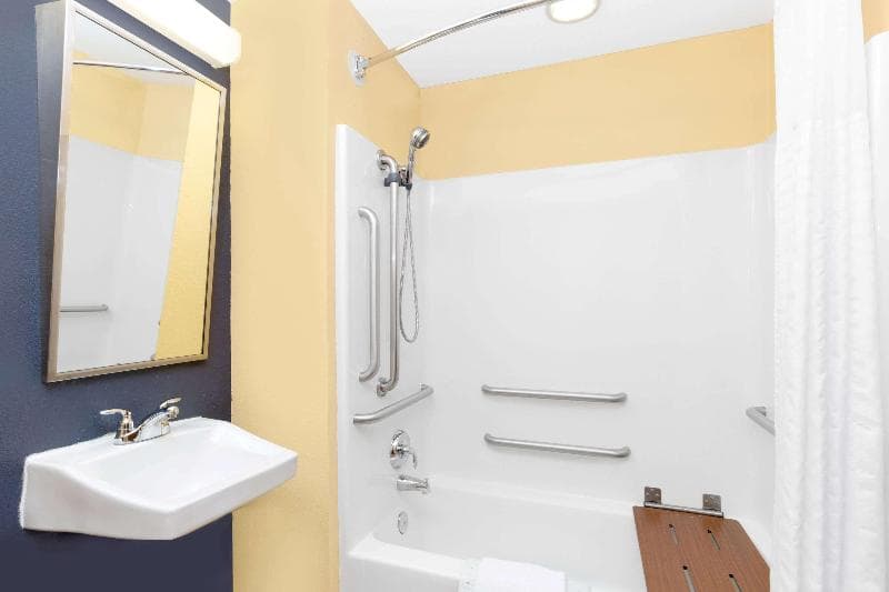 Microtel Inn & Suites by Wyndham Kearney 4