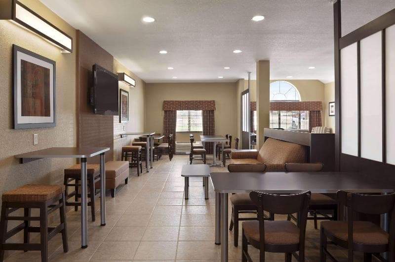 Microtel Inn And Suites Gonzales 3