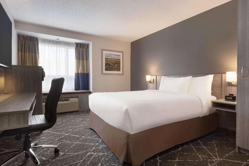 Microtel Inn & Suites By Wyndham Lloydminster 2