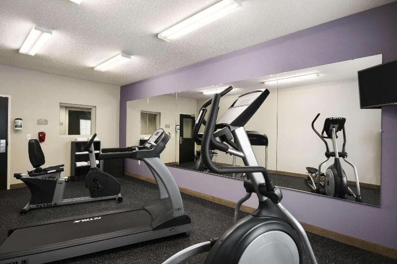 Microtel Inn & Suites by Wyndham Lynchburg 3