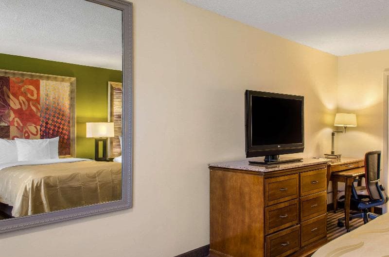 Quality Inn & Suites 5