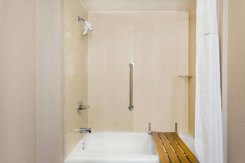 Ramada by Wyndham Tuscaloosa 5