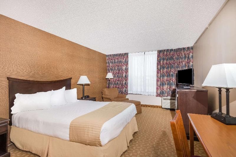 Ramada by Wyndham Watertown 4