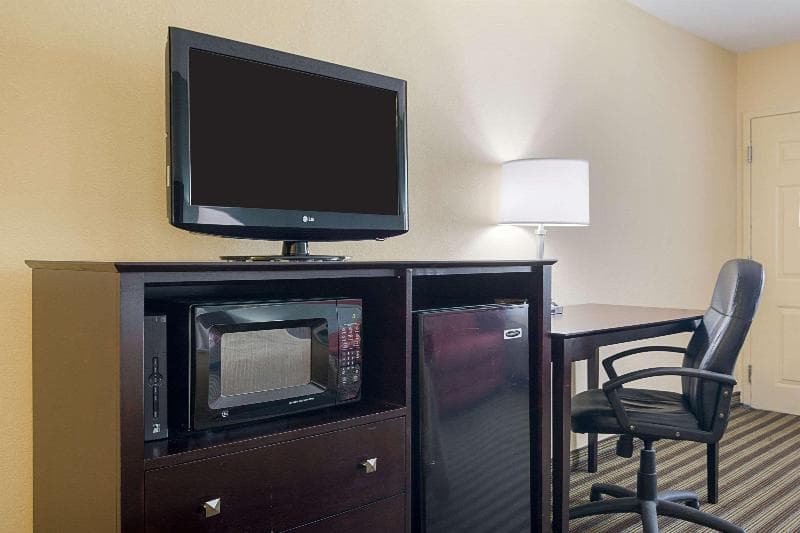 Quality Inn Calhoun 3