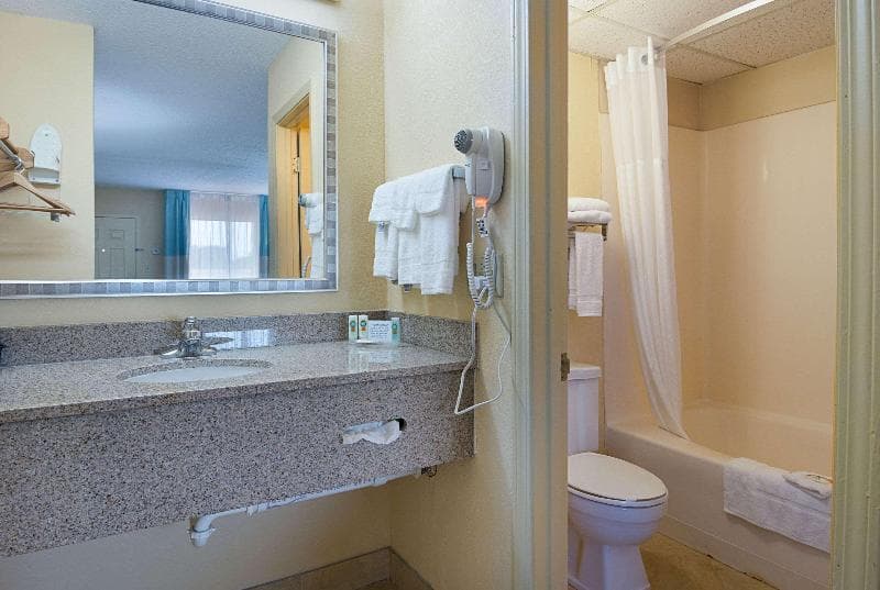 Quality Inn Calhoun 2