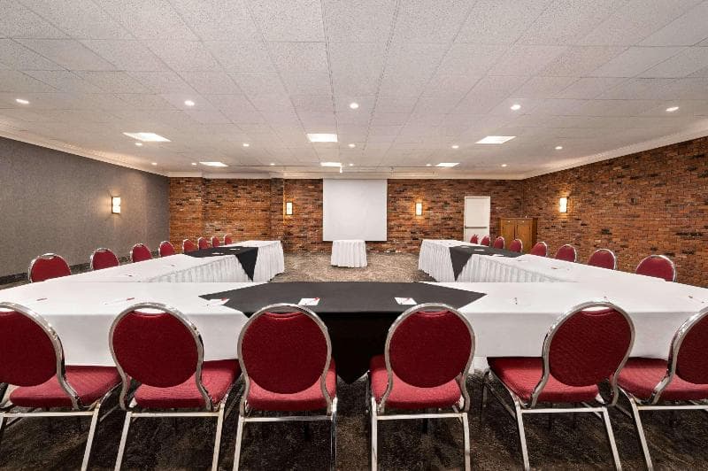 Ramada by Wyndham Cornwall 4