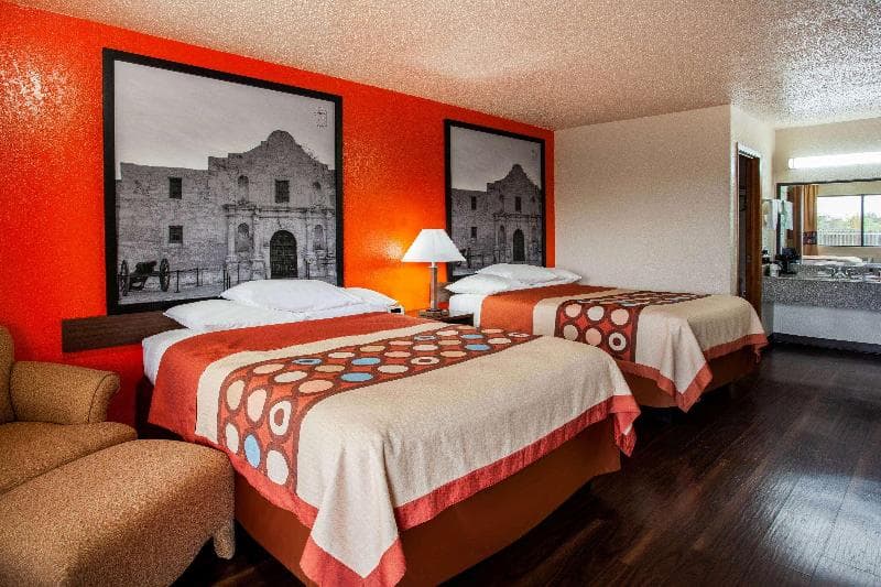 Super 8 by Wyndham Giddings 5