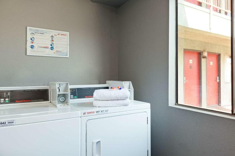 Americas Best Value Inn & Suites Bakersfield Central 2