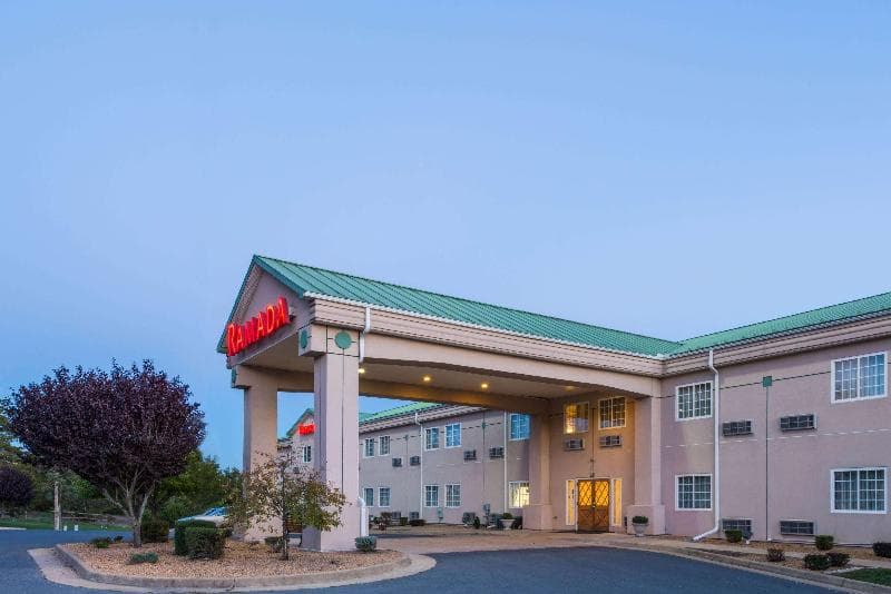 Ramada By Wyndham Strasburg 4