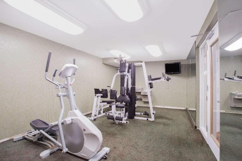 Ramada By Wyndham Edgewood Hotel & Conference Center photo 1