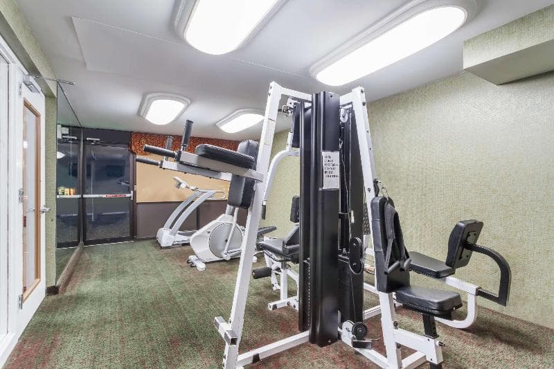 Ramada By Wyndham Edgewood Hotel & Conference Center 3