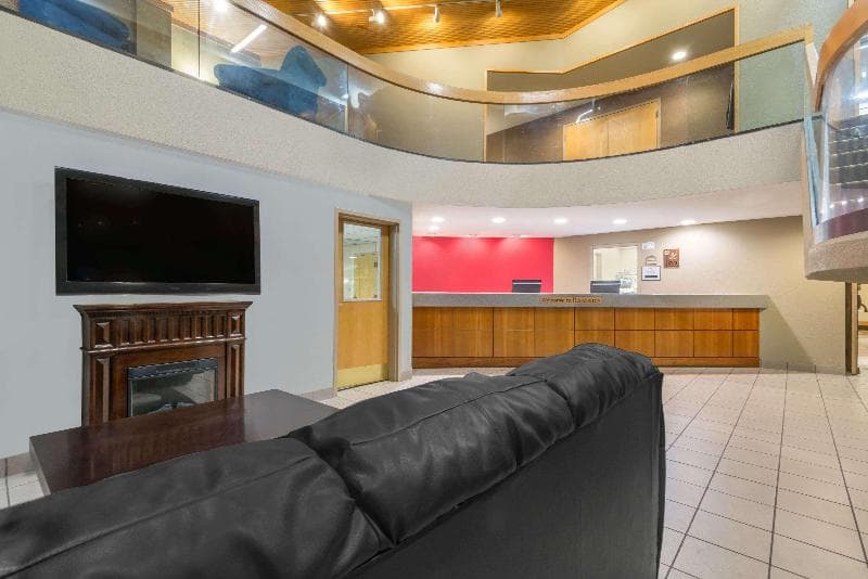 Ramada by Wyndham Columbus North 5