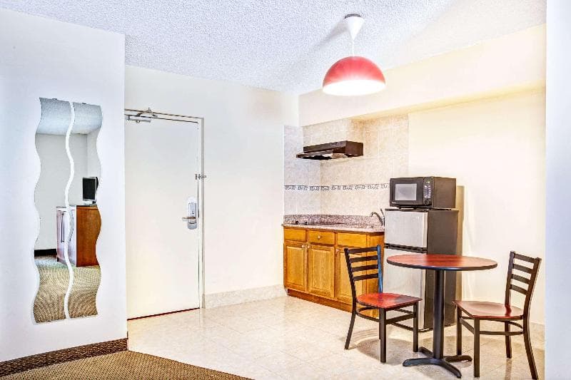 Ramada by Wyndham Rockaway 5