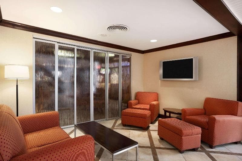 Ramada by Wyndham Newark/Wilmington 4