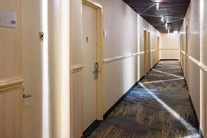 Ramada by Wyndham Bronx 4