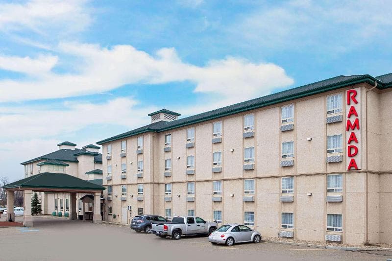 Ramada By Wyndham Red Deer Hotel And Suites 2