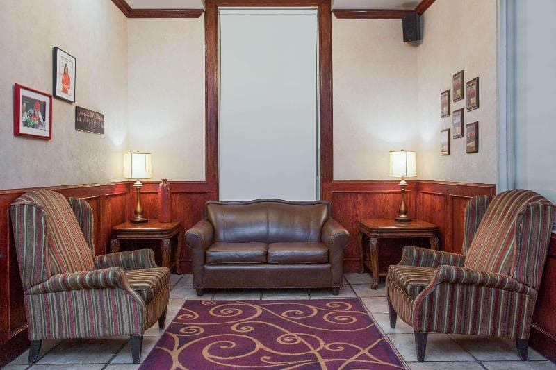 Ramada By Wyndham Red Deer Hotel And Suites 3