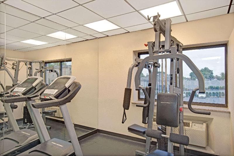 Ramada by Wyndham Staten Island 3