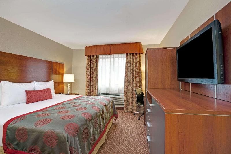 Ramada by Wyndham Staten Island 5