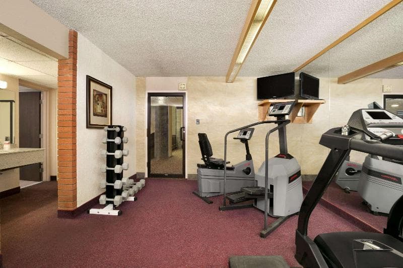 Ramada By Wyndham Lethbridge 2