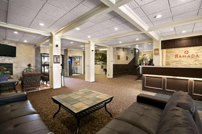 Ramada By Wyndham Lethbridge 4