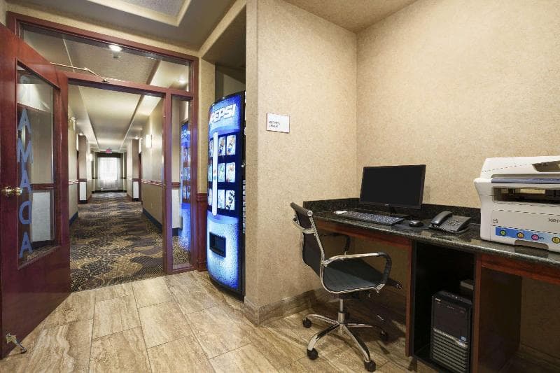 Ramada By Wyndham Edson photo 1